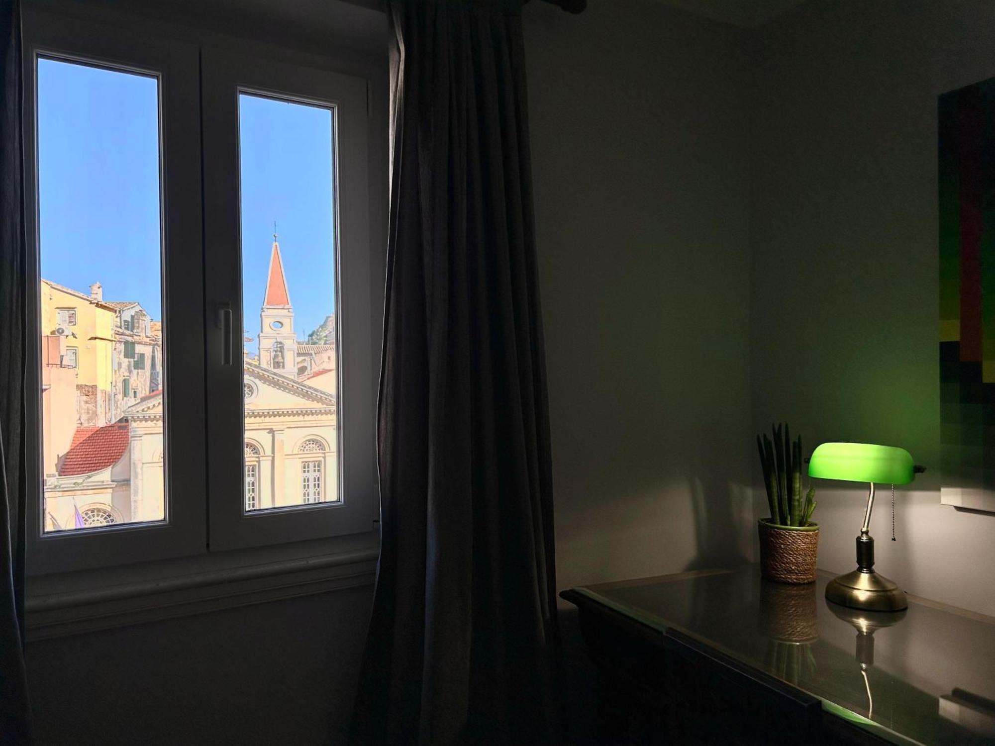 "San Giacomo Square Apt." In The Heart Of Old Town Corfu  Exterior photo