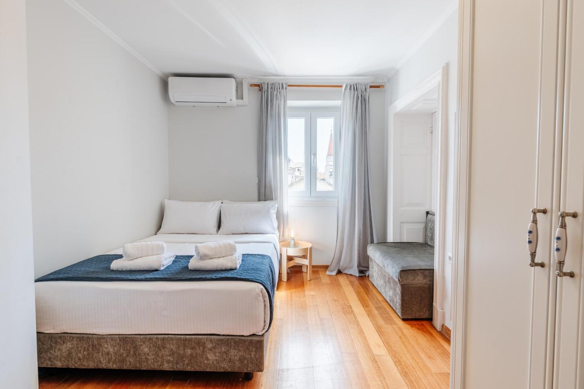 "San Giacomo Square Apt." In The Heart Of Old Town Corfu  Exterior photo